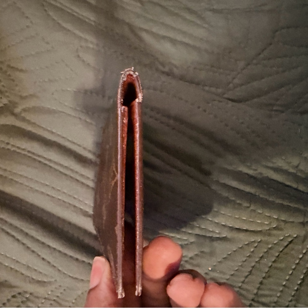 Louis Vuitton ID card holder - Picture 7 of 10